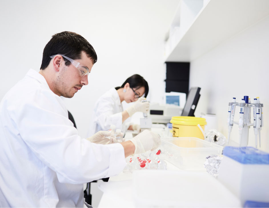 Wetenschappers aan het werk in een laboratorium